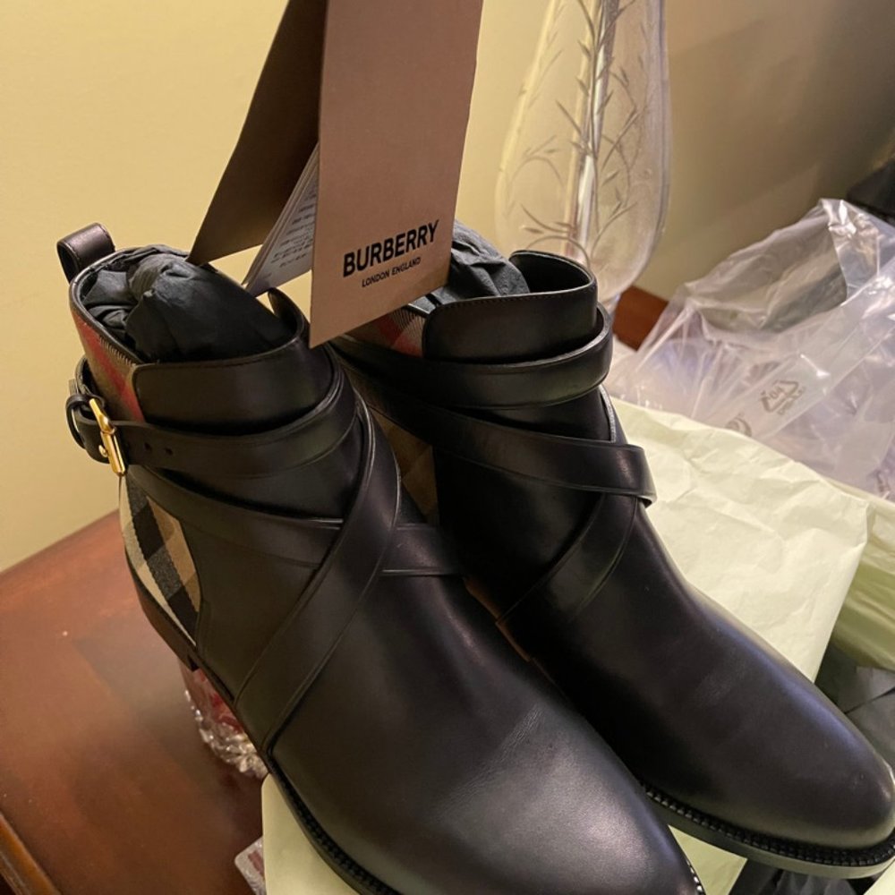 Burberry House Check and Leather Ankle Boots 39 SIZE 9 US NEW IN BOX